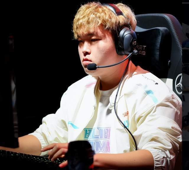 他则果断突 他则果断突