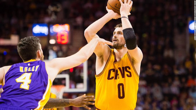 足球场上已 足球场上已